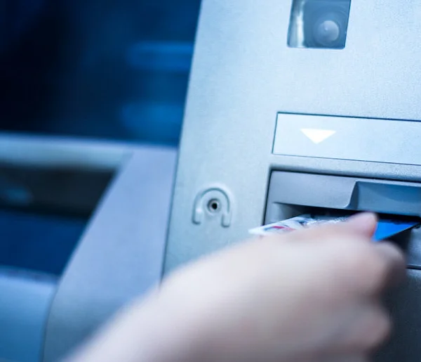 Sieć zmienia limity wypłat w bankomatach. Nowe zasady od marca