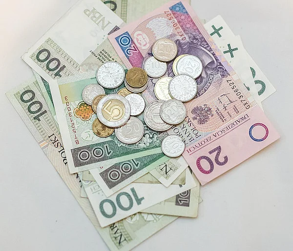 Tyle wynosi "trzynastka" w 2026 roku. Kiedy wpłynie na konta?