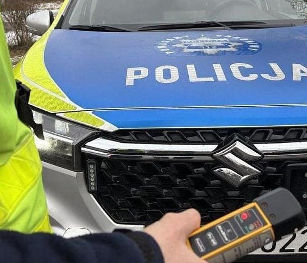 Jechał na bani i chciał przekupić mundurowych