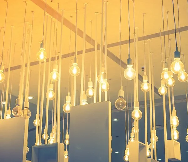 Pilne ostrzeżenie: te lampy LED mogą porazić prądem. Masz taki model?