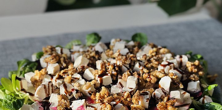 Sałatka a'la carpaccio z buraka i gruszki