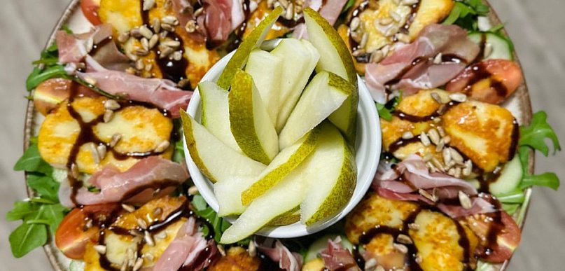 Sałatka z grillowanym halloumi