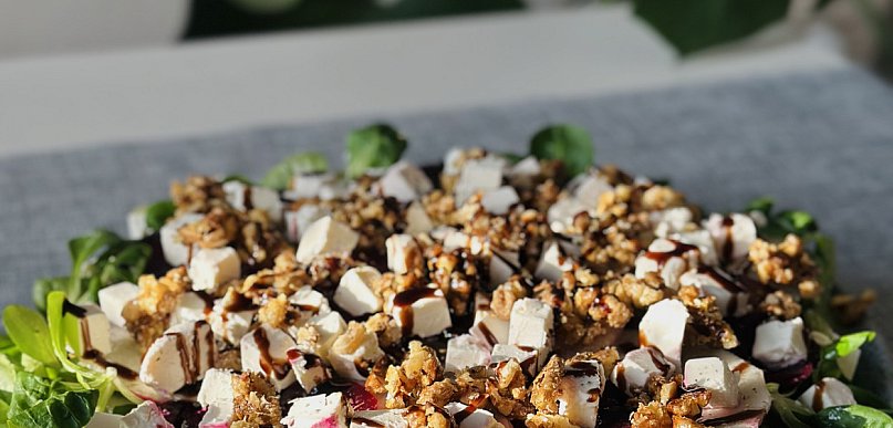 Sałatka a'la carpaccio z buraka i gruszki