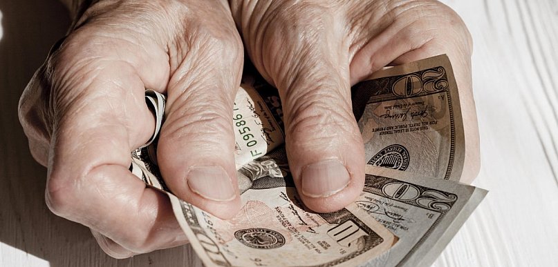 Fałszywy adwokat oskubał dziadka