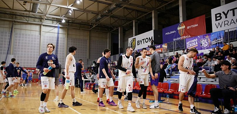 Koszykarski lider nie zwalnia tempa