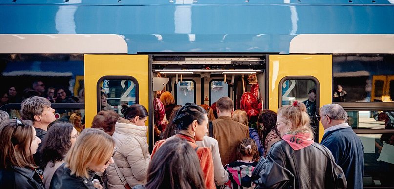 Coraz więcej lokalnych przedsiębiorców podróżuje pociągami Kolei Śląskich