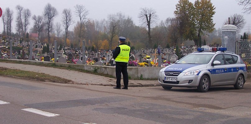 Policjanci patrolują drogi podczas Wszystkich Świętych - 30803
