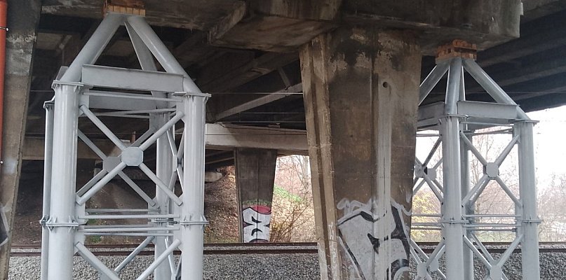 Podparli wiadukt nad Siemianowicką - 31199