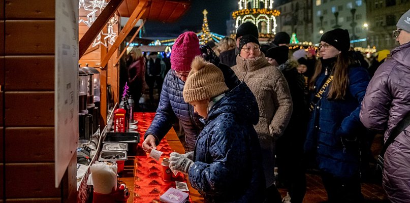 Magię Świąt poczujecie na Rynku. Ruszył jarmark! - 31425