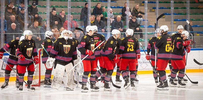 Niebiesko-czerwoni hokeiści dali popis w Sanoku - 31509