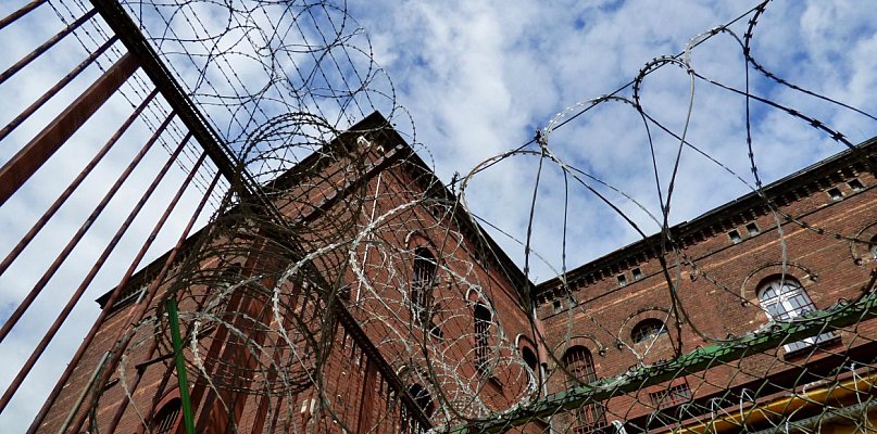 Dwóch przestępców we wspólnej kryjówce