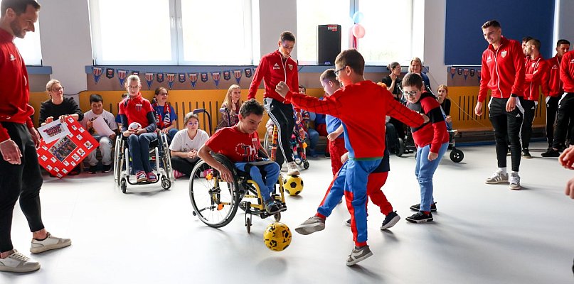 Piłkarze spotkali się ze wspaniałymi kibicami