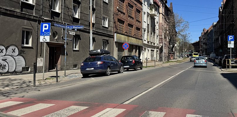 Przeszedł przez jezdnię, ale nie na pasach. Finalnie skończył w więzieniu