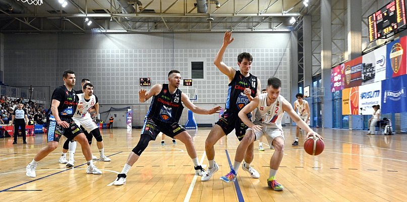 Koszykarze Polonii nie dali szans rywalom z Pleszewa