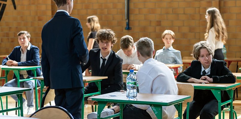 Pora na uczniów szkół podstawowych. Rozpoczęły się egzaminy ósmoklasistów