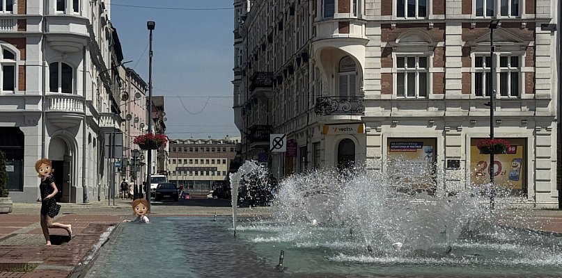 Mieszkańcy w dalszym ciagu kąpią się w bytomskich fontannach