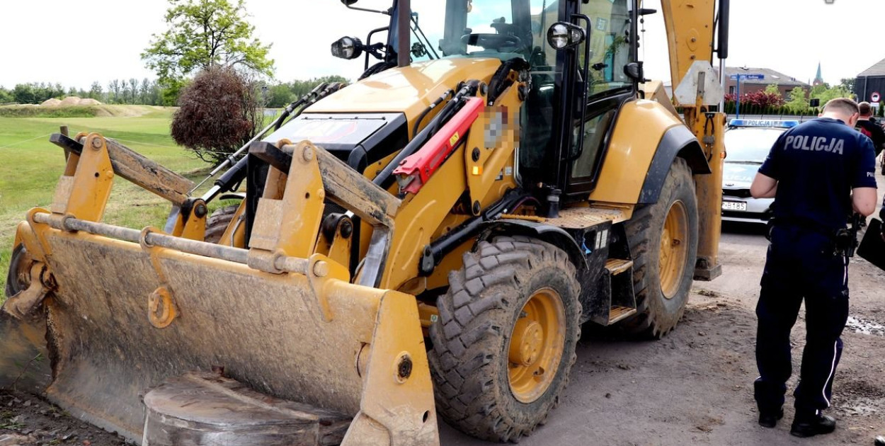 Operator tej koparki był kompletnie pijany