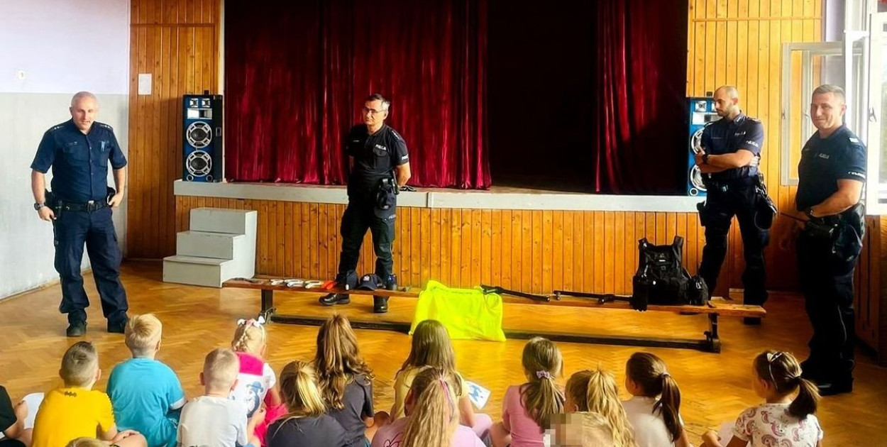 Policjanci na spotkaniu w bytomskiej szkole