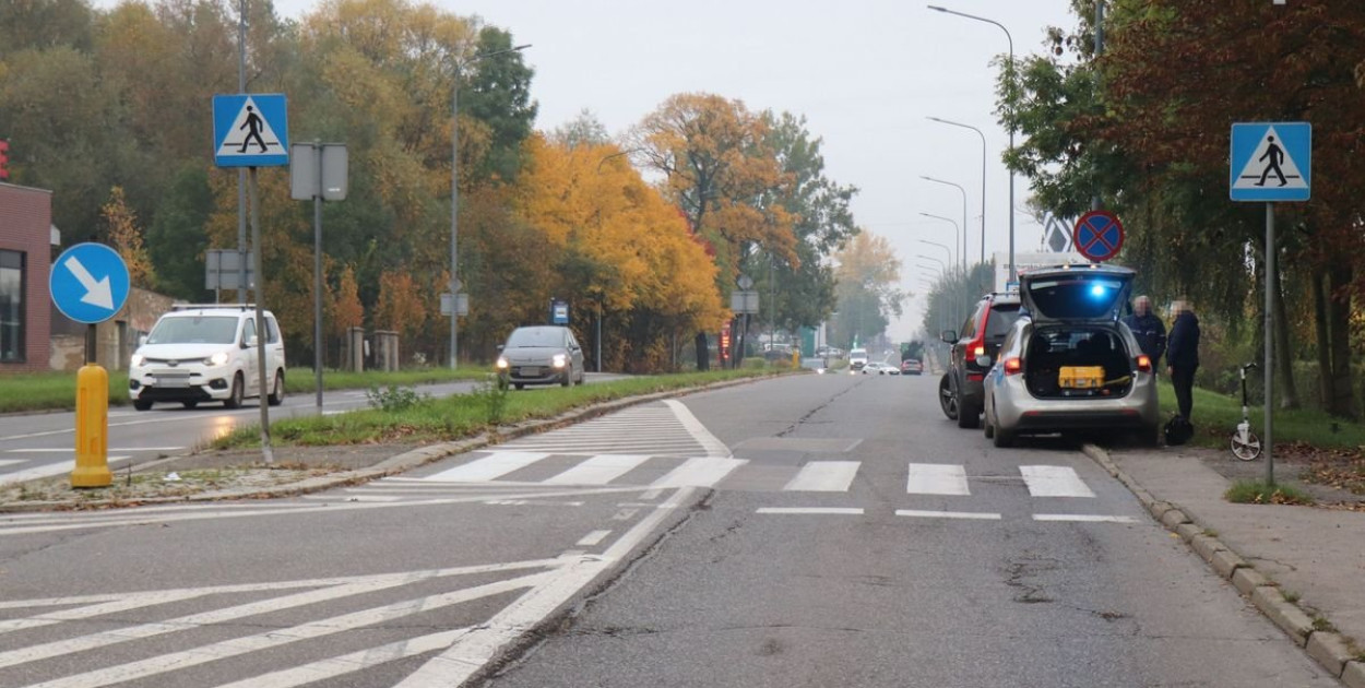 Wypadek na pasach spowodowała seniorka, kierująca volvo