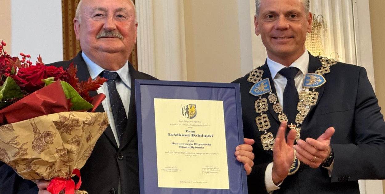 Honorowy Obywatel Bytomia Leszek Dziub w towarzystwie jego prezydenta Mariusza Wołosza