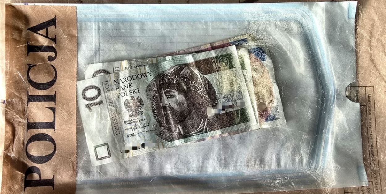 80 złotych łapówki zatrzymany włożył do służbowego notatnika