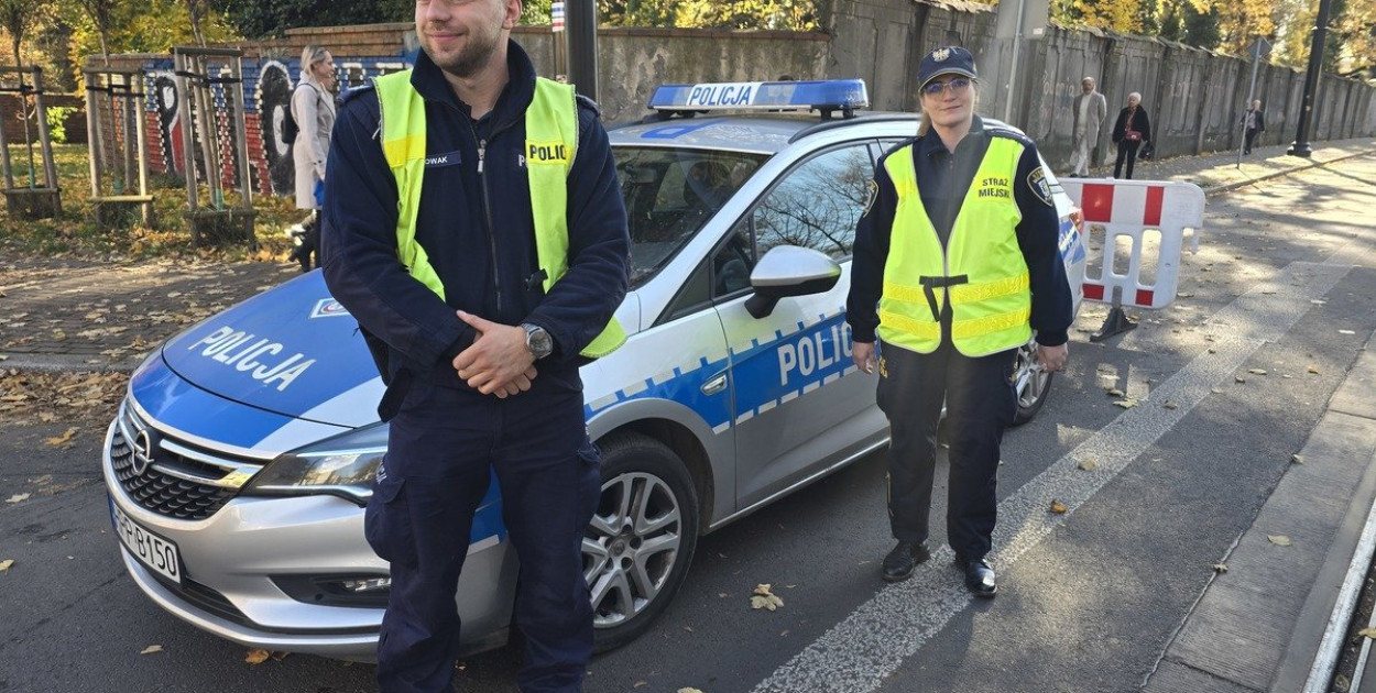 Policjanci czuwali na bezpieczeństwem przy cmentarzach