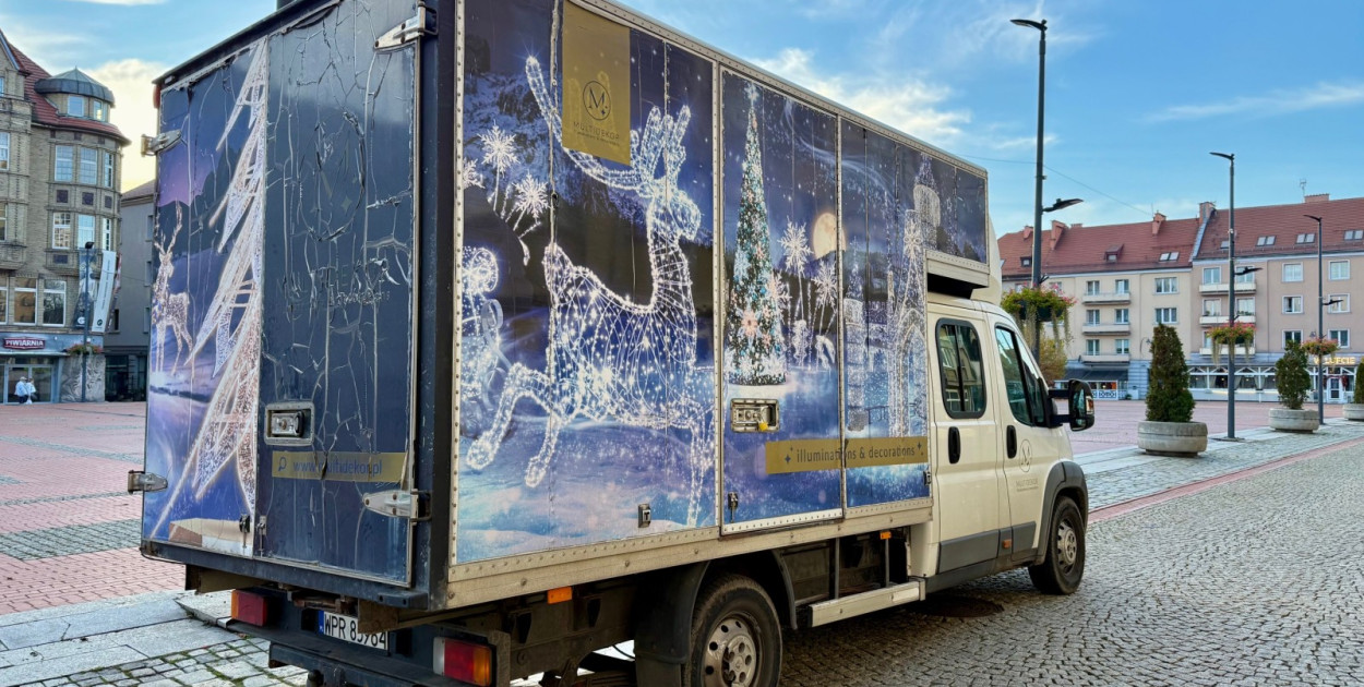 Rusza budowa jarmarku świątecznego na Rynku