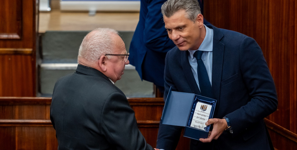 Uroczyste obchody w sali sesyjnej UM