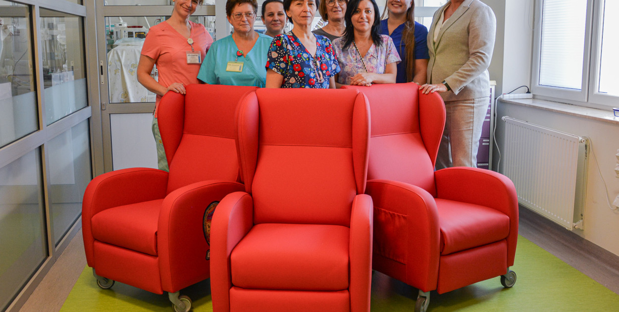 Fotele do kangurowania trafiły na oddział neonatologii WSS nr 2 w Bytomiu
