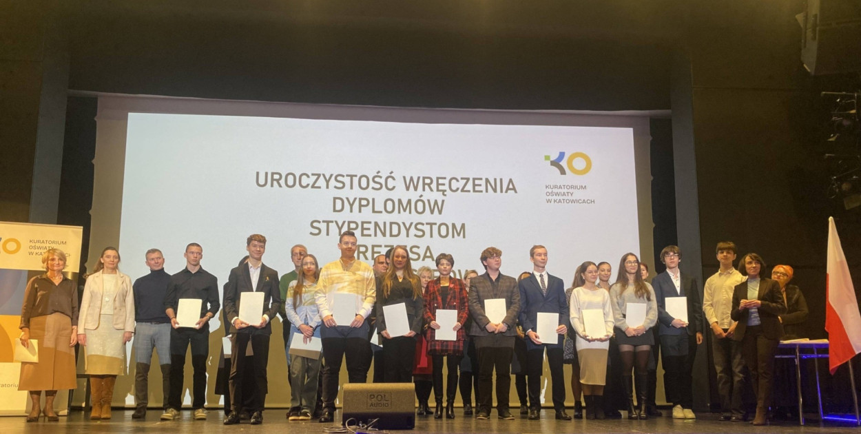 Uczniowie podczas wręczenia stypendiów