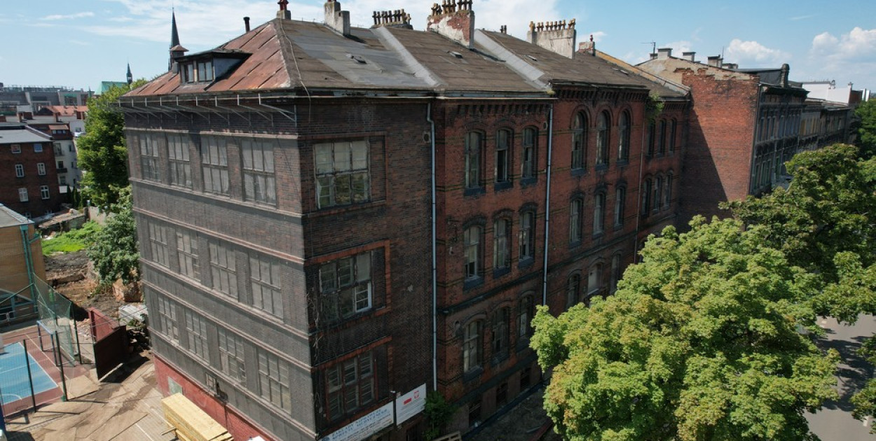 W tym budynku powstanie żłóbek i przedszkole w sumie dla 150 dzieci