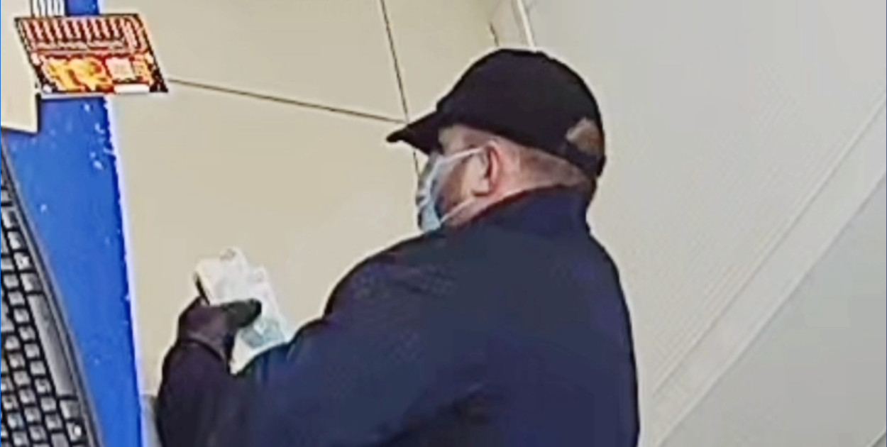 Policjanci proszą o pomoc w ustaleniu sprawcy napadu