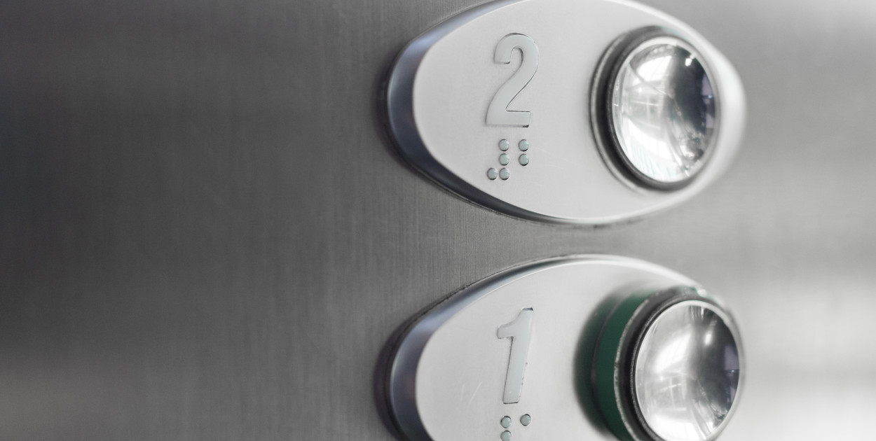 Winda się zepsuła, pasażerowie zostali uwięzieni w środku