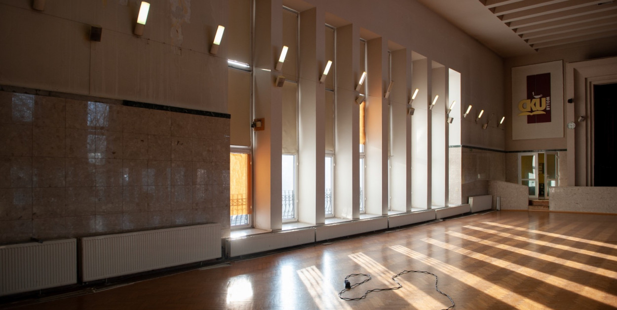 Trwa renowacja auli w Budowlance w Bytomiu