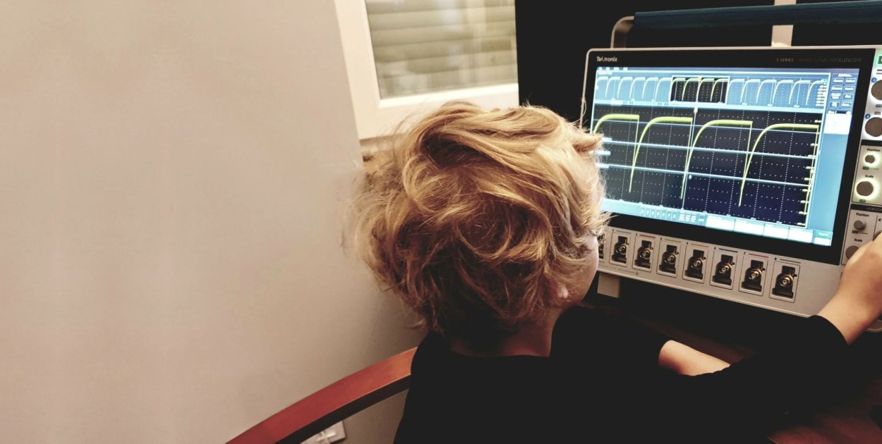 Aparatura pomiarowa do zasilania układów elektronicznych