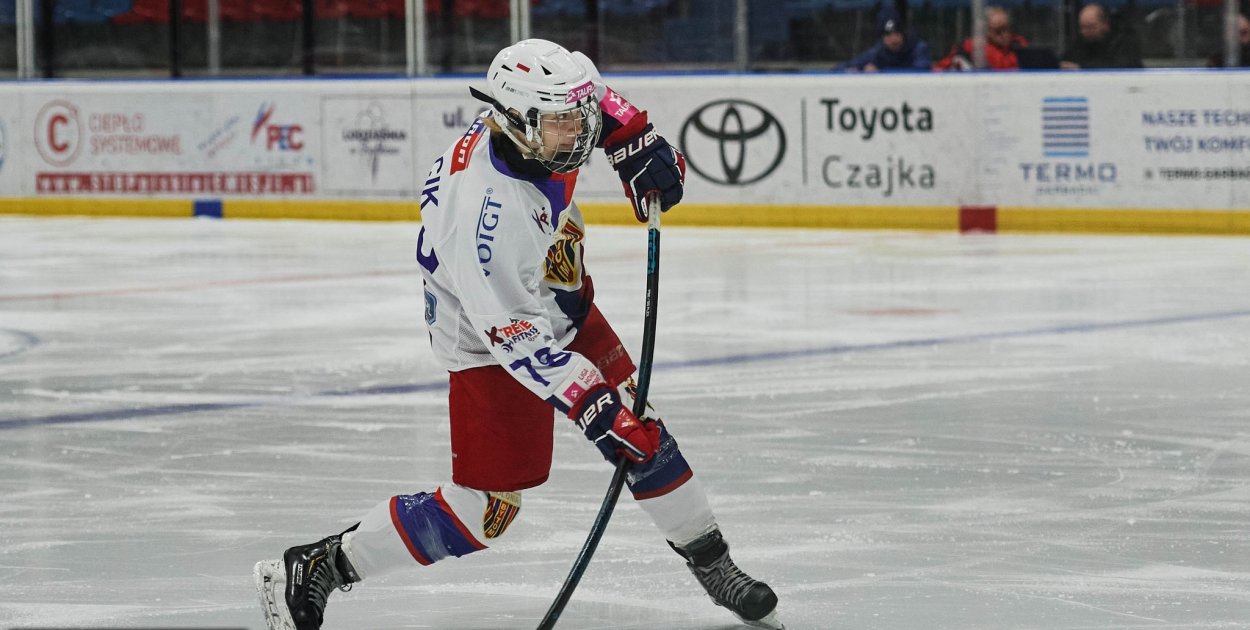 Hokeistki urządziły sobie ostre strzelanie