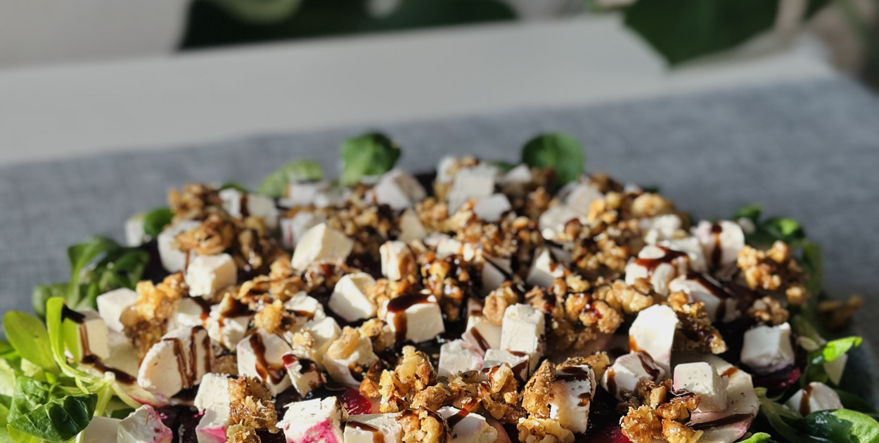 Sałatka a'la carpaccio z buraka i gruszki