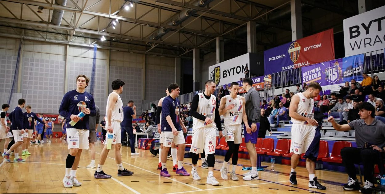 Koszykarski lider nie zwalnia tempa