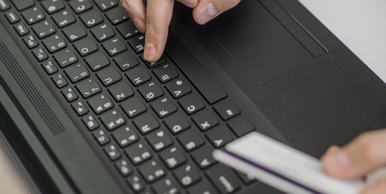 Niby instalator, a złodziej