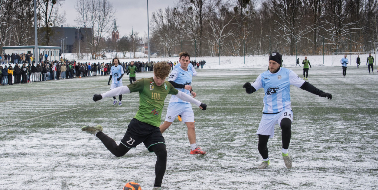 Quebonafide wystąpił w Szombierkach. Nie rapował, grał w piłkę