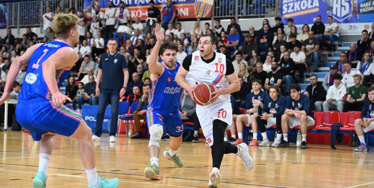 Koszykarze wygrali, ale tak grać nie mogą