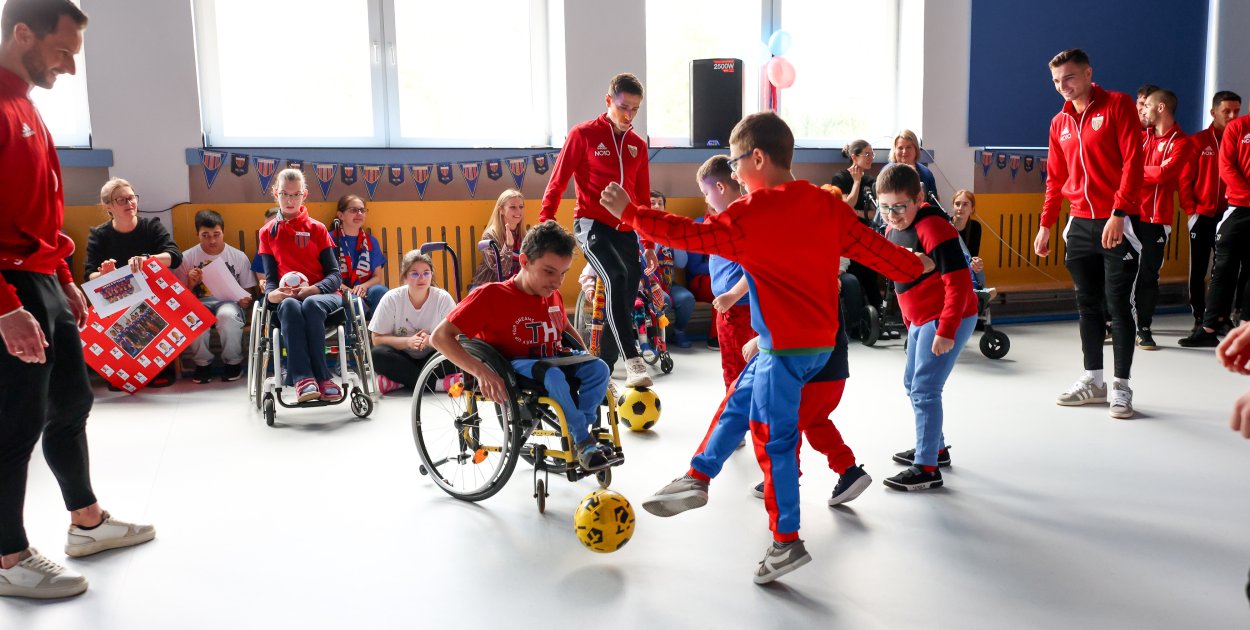 Piłkarze spotkali się ze wspaniałymi kibicami